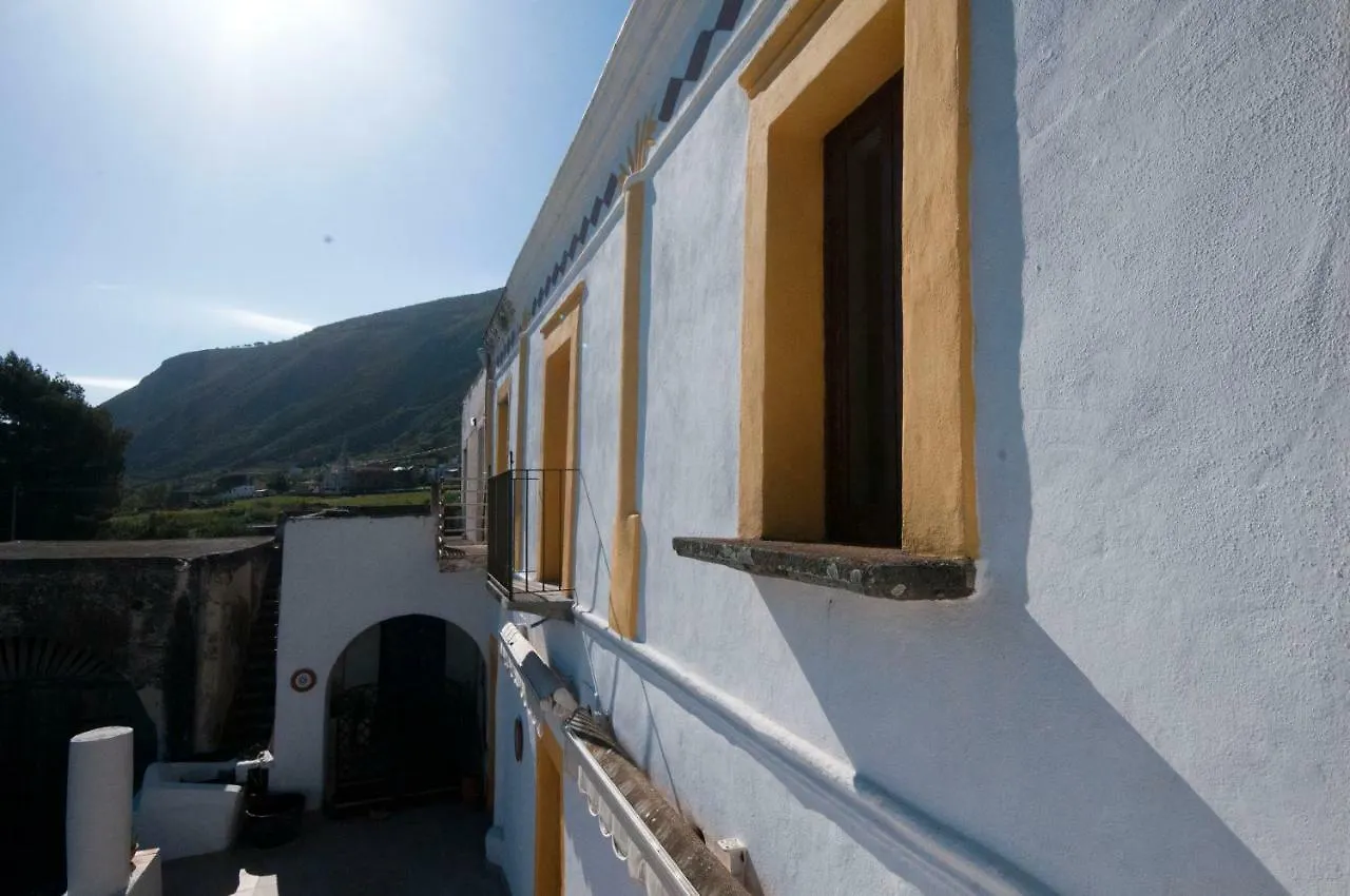 Casa Vacanze Dell'Avvocato Malfa  Malfa (Salina)